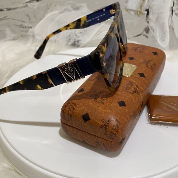 # Mcm Woman's Sunglasses 54mm - Picture 11 of 13